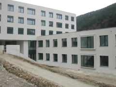 2754 Waldegg, LBS Hauptstrasse :: System: Holz-Alu System 26 | Sückzahl: 200